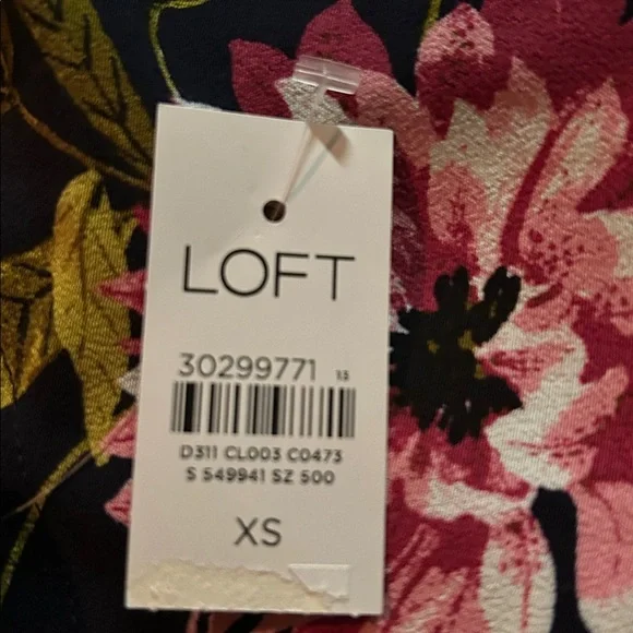 LOFT NWT Floral Black Women's Top - Picture 4 of 4